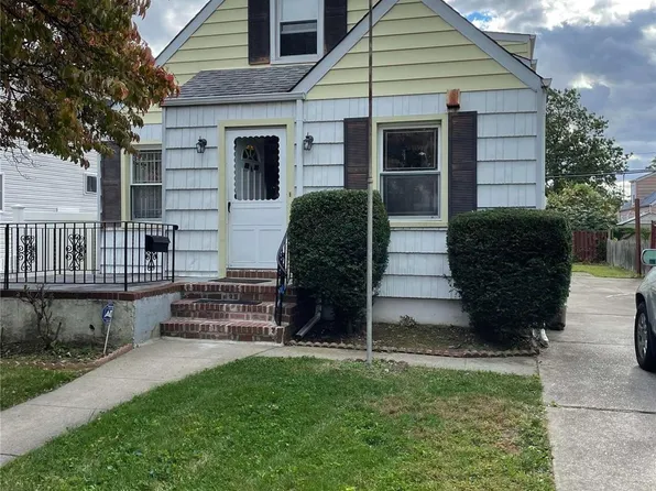 76-50 266th Street, New Hyde Park, NY 11040