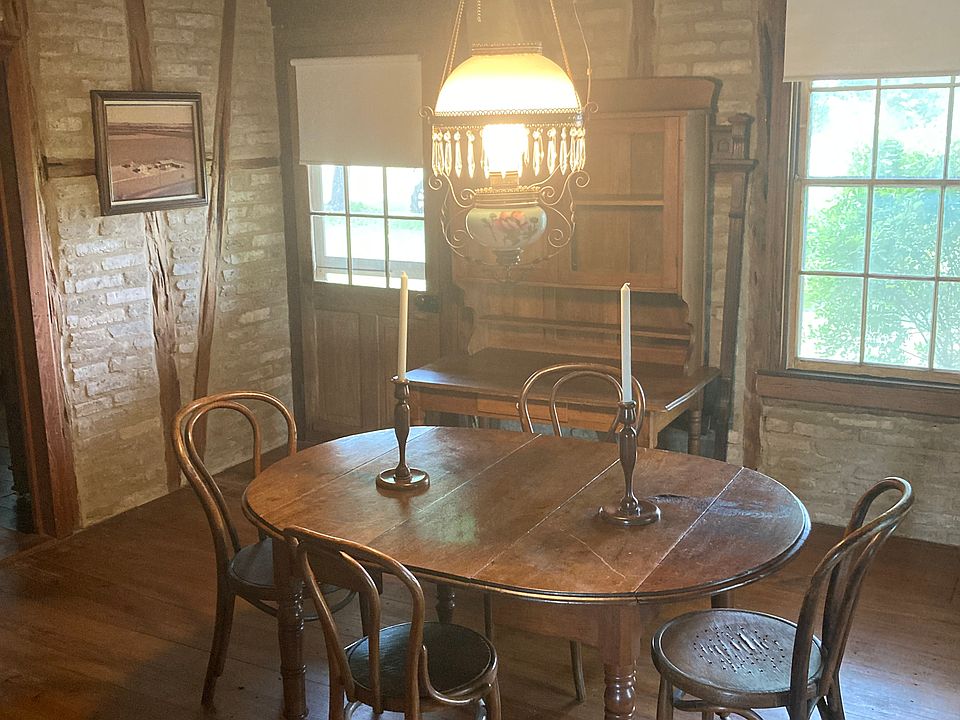 Dining room front of house facing Hunter road