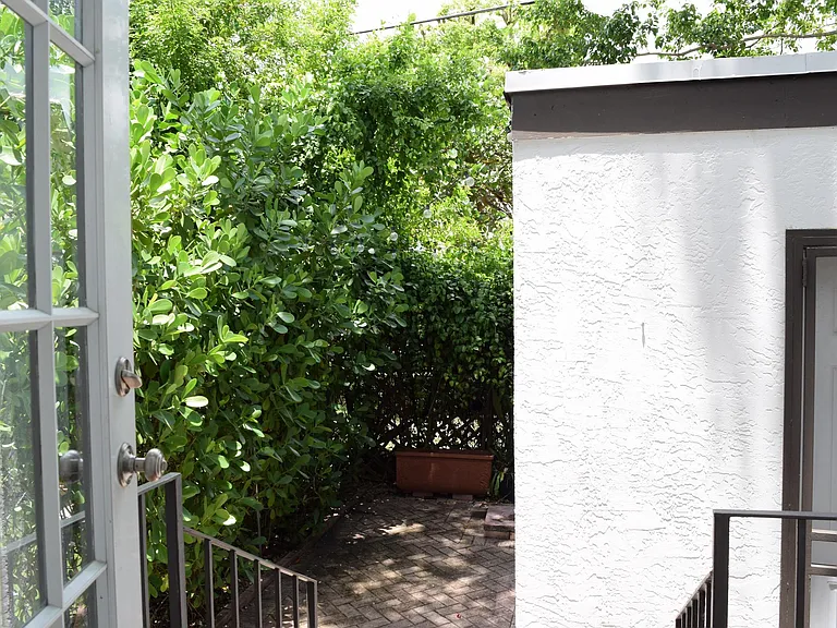 15 Madeira Ave #8 — Photo 14