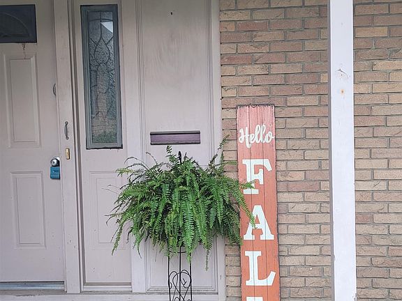 3rd image of 207 Verna St