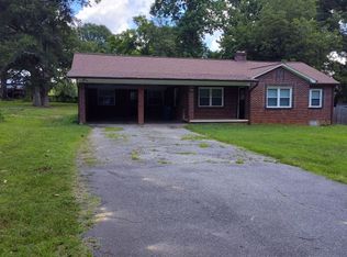 1635 36th Ave NE, Hickory, NC 28601