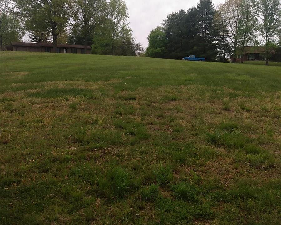 2nd image of 9 White Oak Dr