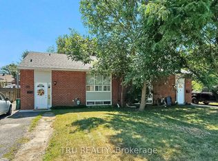 2428 Iris St #A, Ottawa, ON K2C1C6