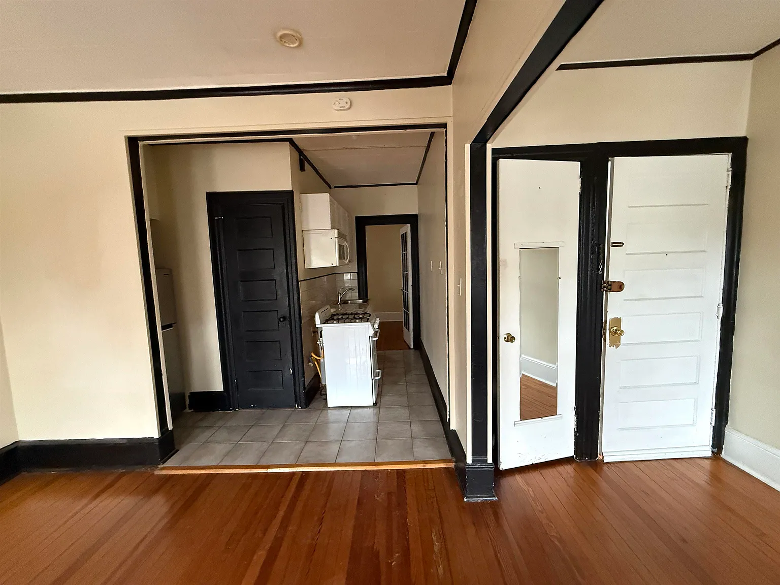 1 bed, 1.0 bath, 650 sqft, $1,800 — Photo 4