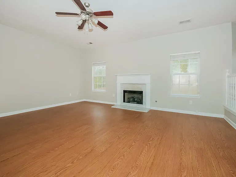 112 Garrison Ln — Photo 4