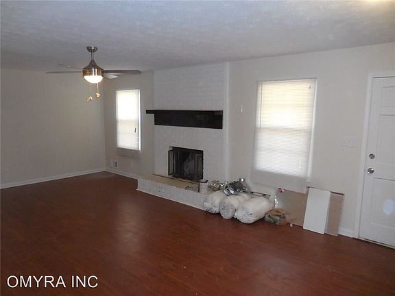 3rd image of 4088 Cumberland Dr