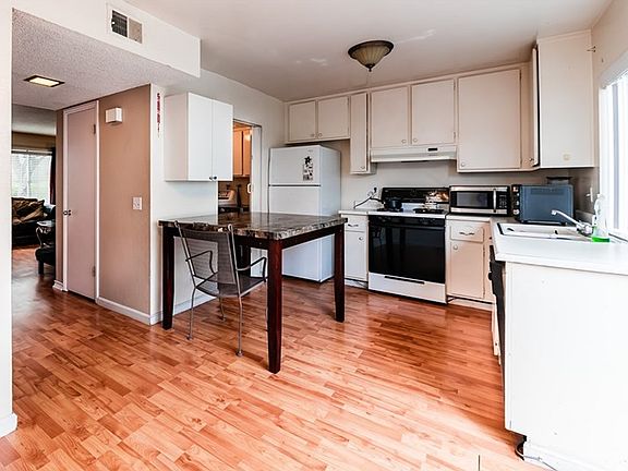 4th image of 200 N Kodiak St APT B