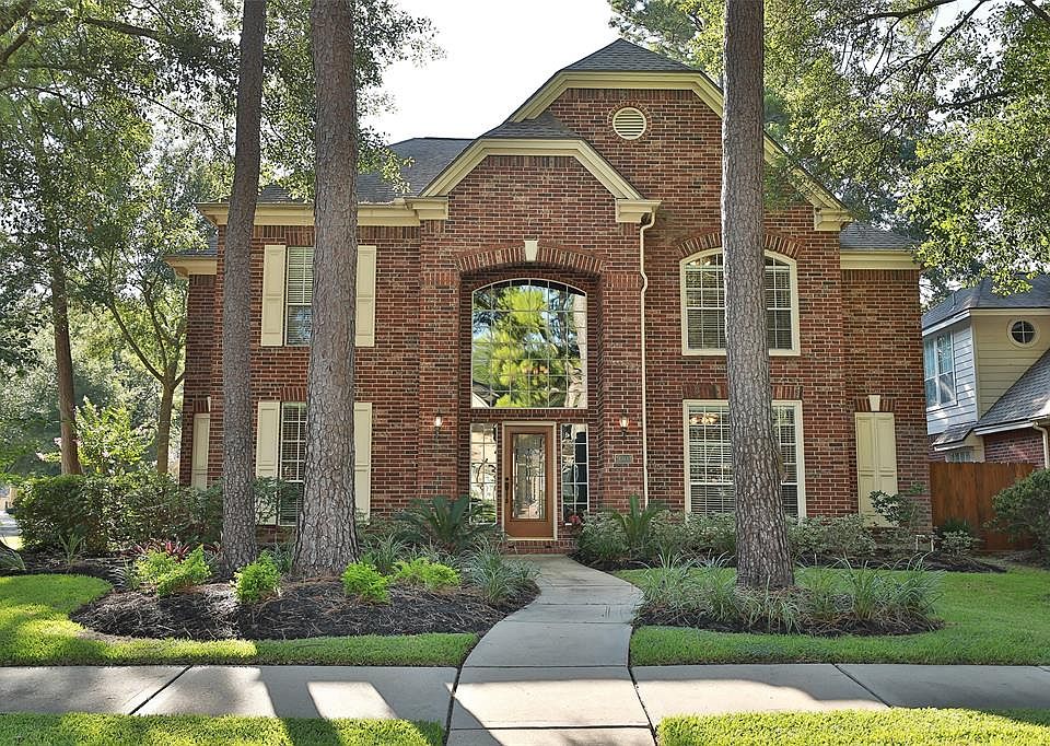 This Stunning Traditional 2-Story Trendmaker Home (4/3.5/3+) Will Not Disappoint!