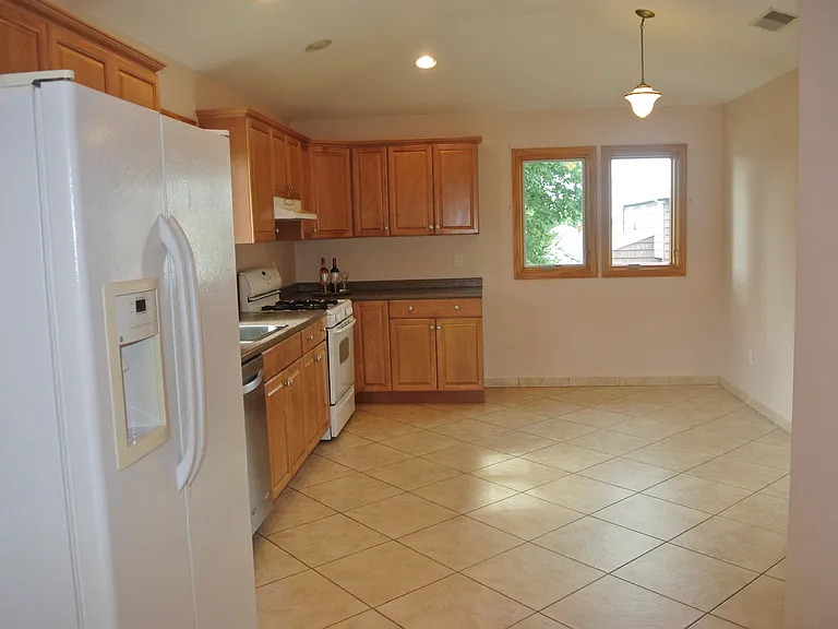 69 Summit Ave #2 — Photo 7