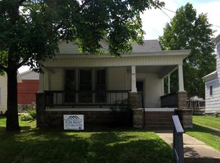 910 7th St, Charleston, IL 61920