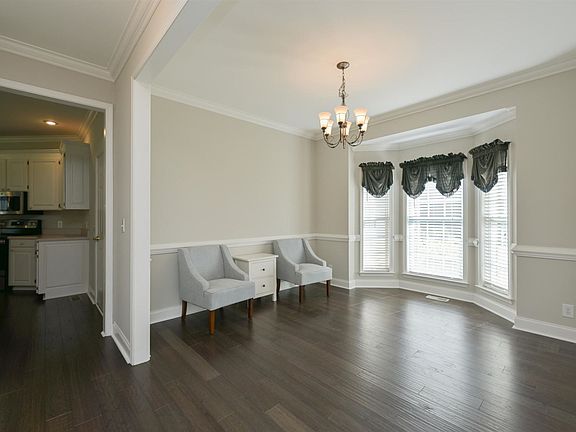 3rd image of 4 Shannon Creek Ct