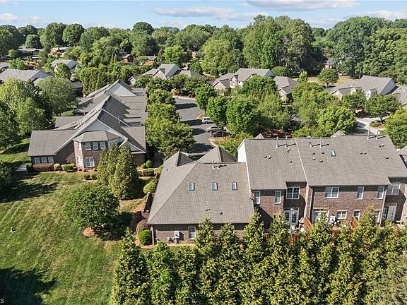 3rd image of 2710 Kingsbury Ct