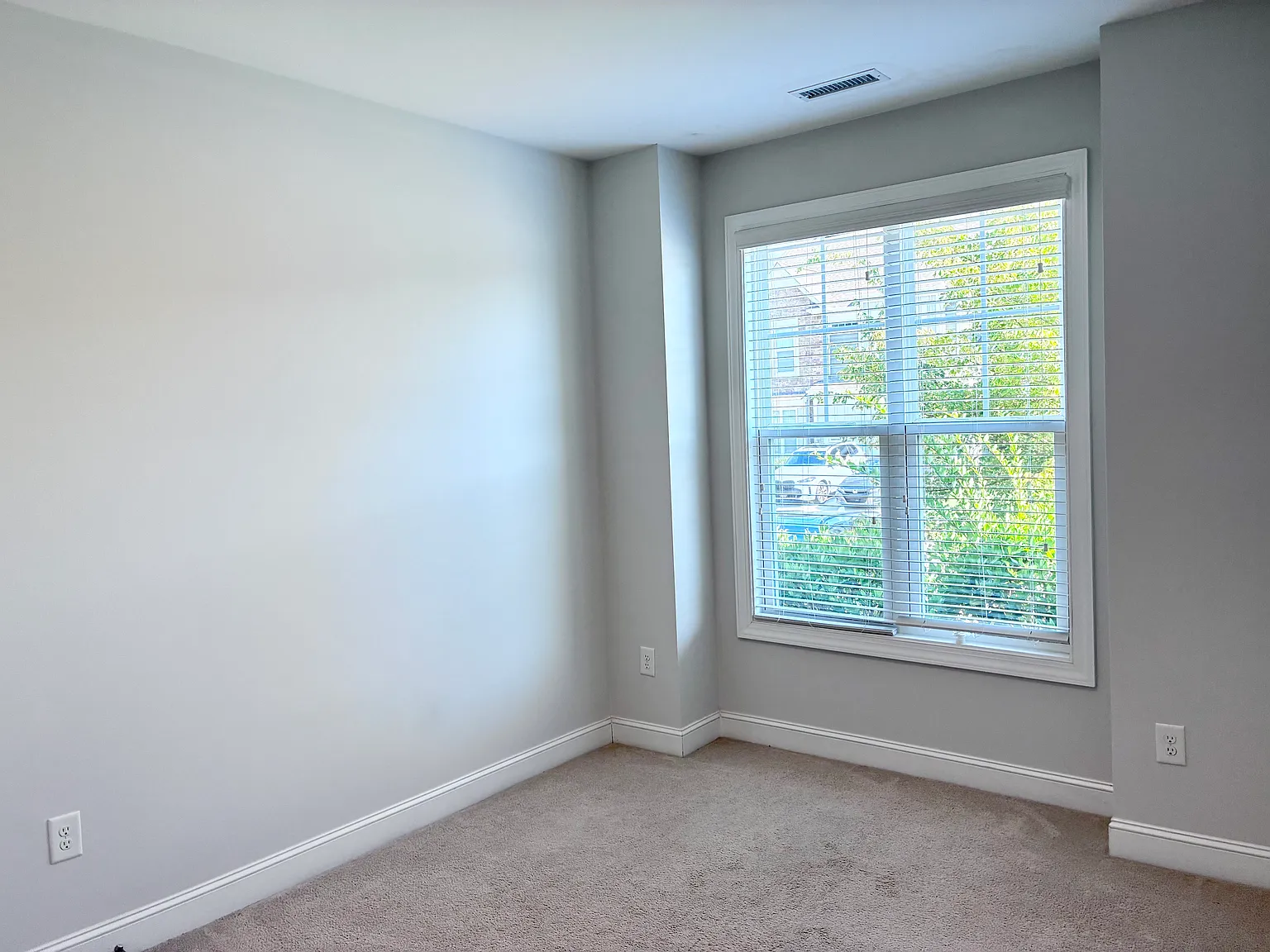 4 bed, 2428 sqft, $2,595 — Photo 4