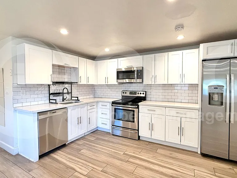 1228 W 5th St #2 — Photo 1