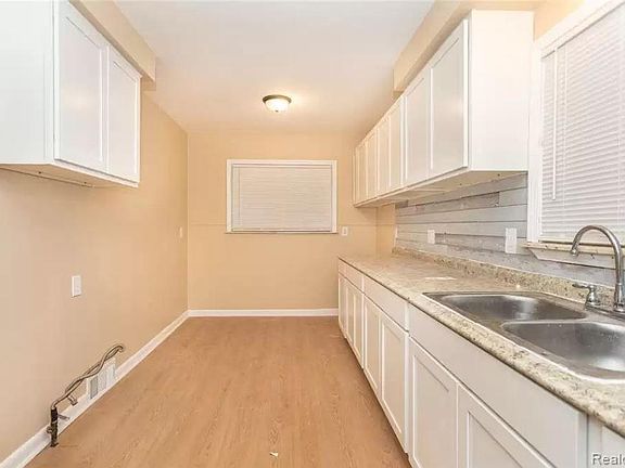 5th image of 29117 Glenwood St