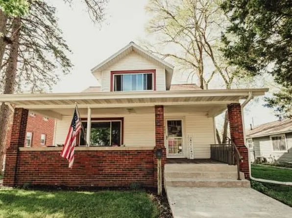 409 E Cook St, Portage, WI 53901