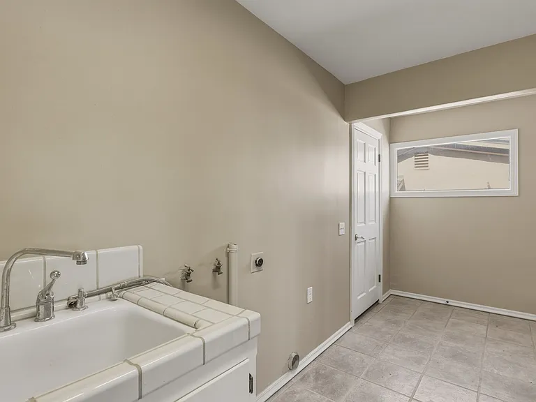 1250 Del Monte Blvd — Photo 19