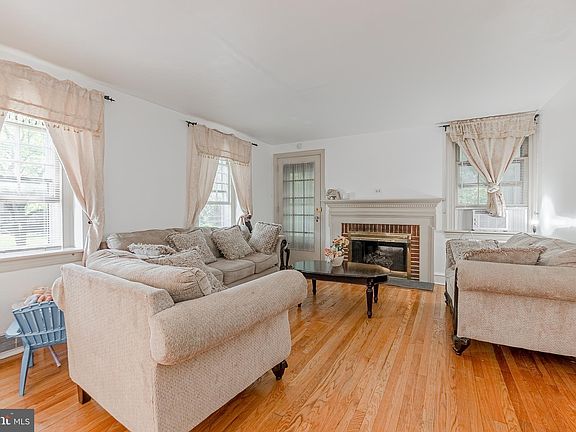 5th image of 119 W Stratford Ave