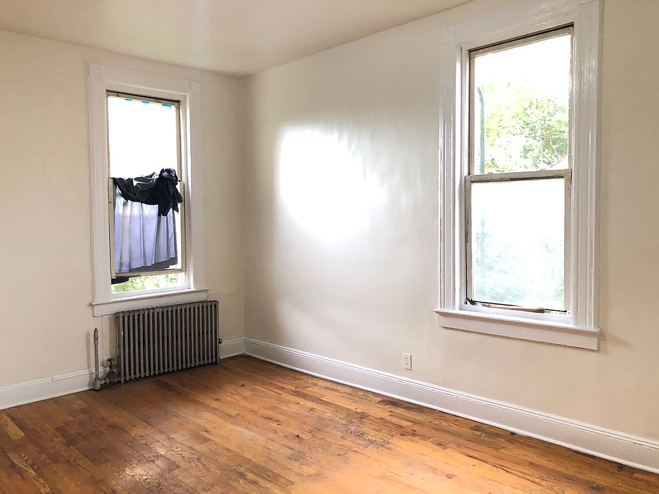 2nd image of 391 Forrest St #8E
