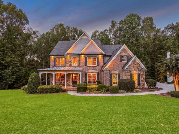 6025 Lakeaires Dr, Cumming, GA 30040