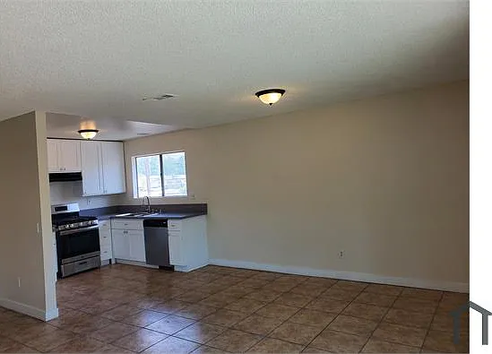 2 bed, 900 sqft, $2,095 — Photo 3