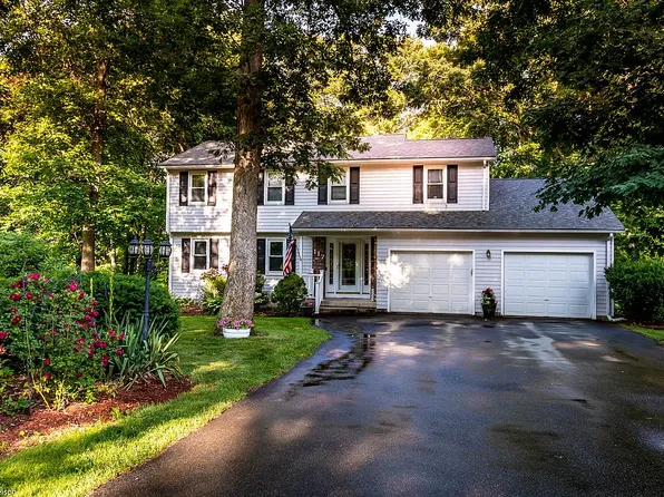 117 McKenzie Dr, Southington, CT 06489