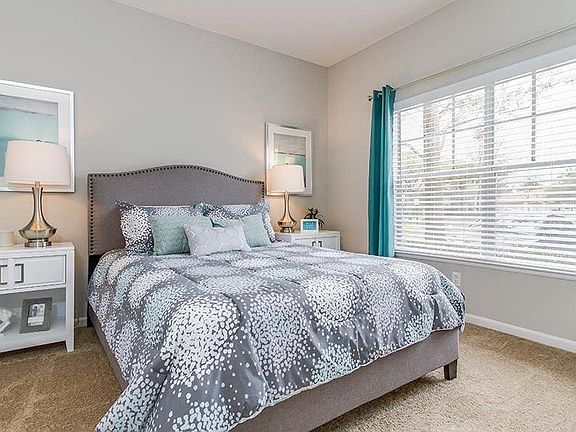 4th image of 5244 Royal Cypress Cir