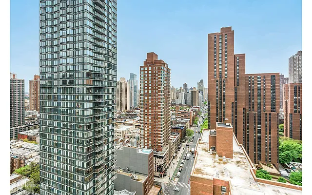 Sold by Douglas Elliman | media 23