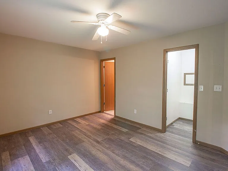 1503 Greensboro Dr — Photo 10
