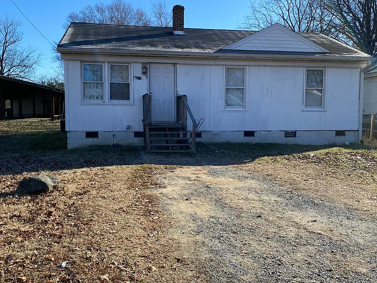 811 Cole St — Photo 2