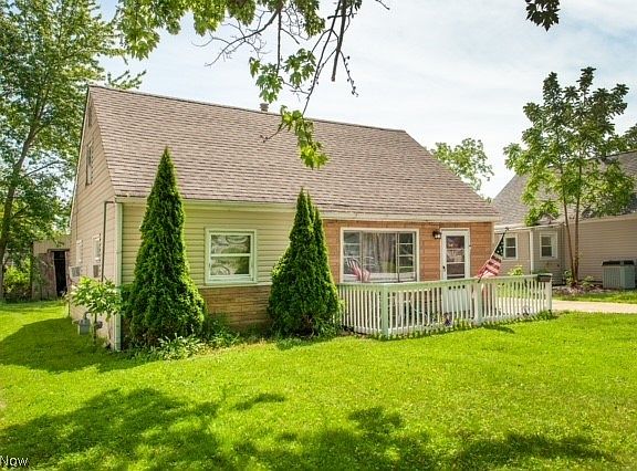 2nd image of 819 Leroy St