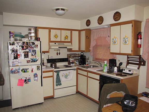 3rd image of 42 Tanglewood Dr