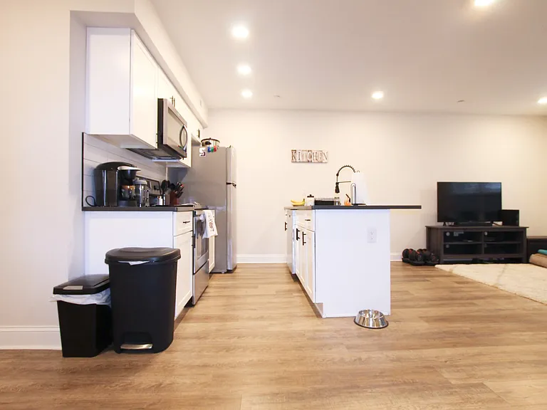 492 Roxborough Ave — Photo 41