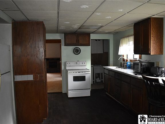 4th image of 8348 Center St