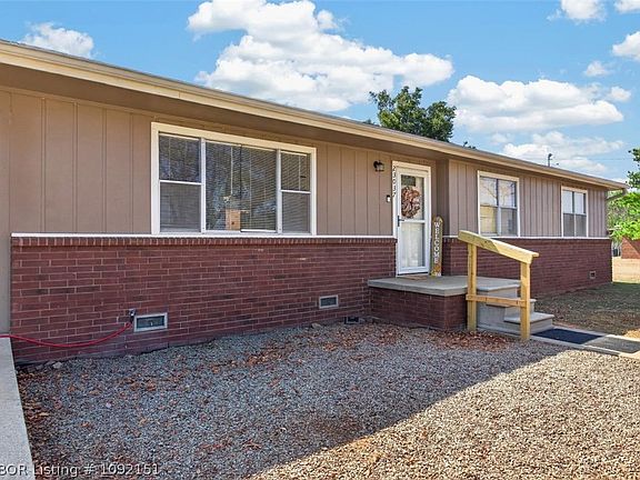 5th image of 23037 Glover St