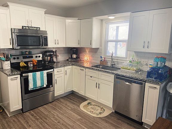 4th image of 2308 Girard Ave