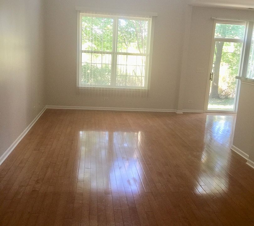 2nd image of 996 Enfield Dr #2-B3
