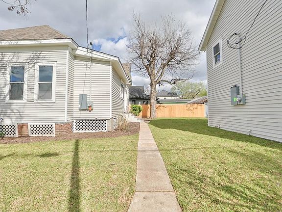 large fenced yard, great for pets