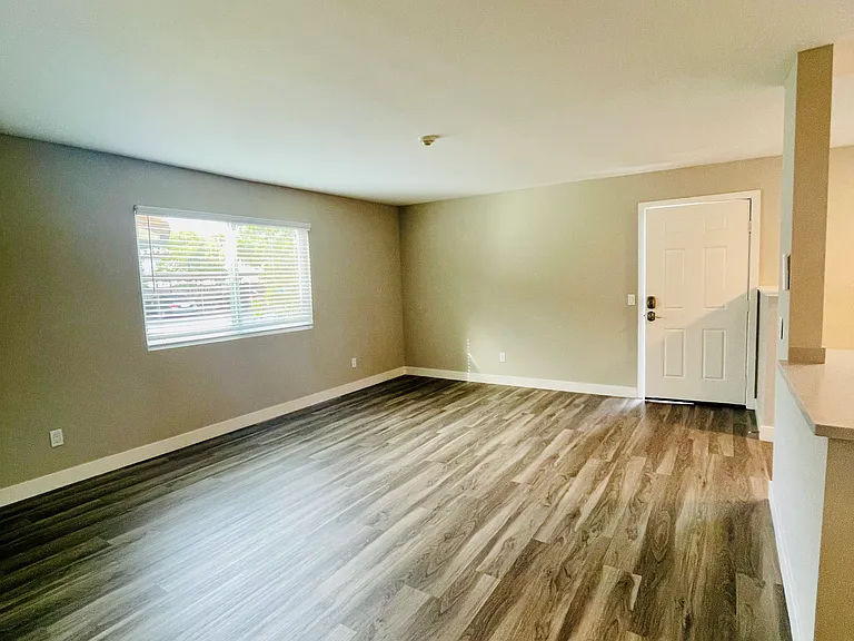 2x1 - 850 SqFt - Living room
