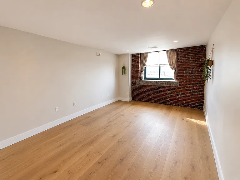 42 8th St #2318 — Photo 16