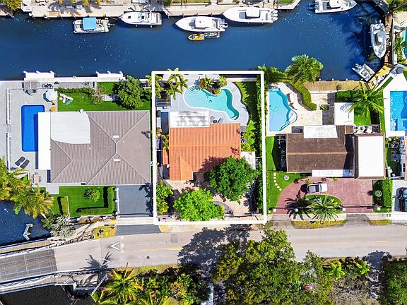 2nd image of 530 SW 11th Avenue