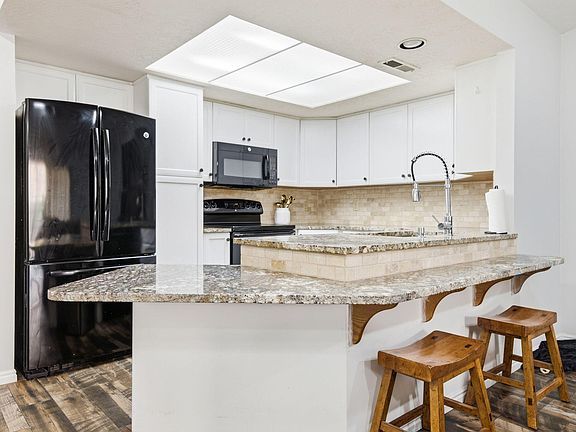 3rd image of 845 N Valley View Dr APT 501