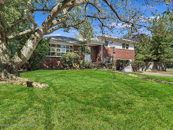 3rd image of 1462 Pinemere Ave