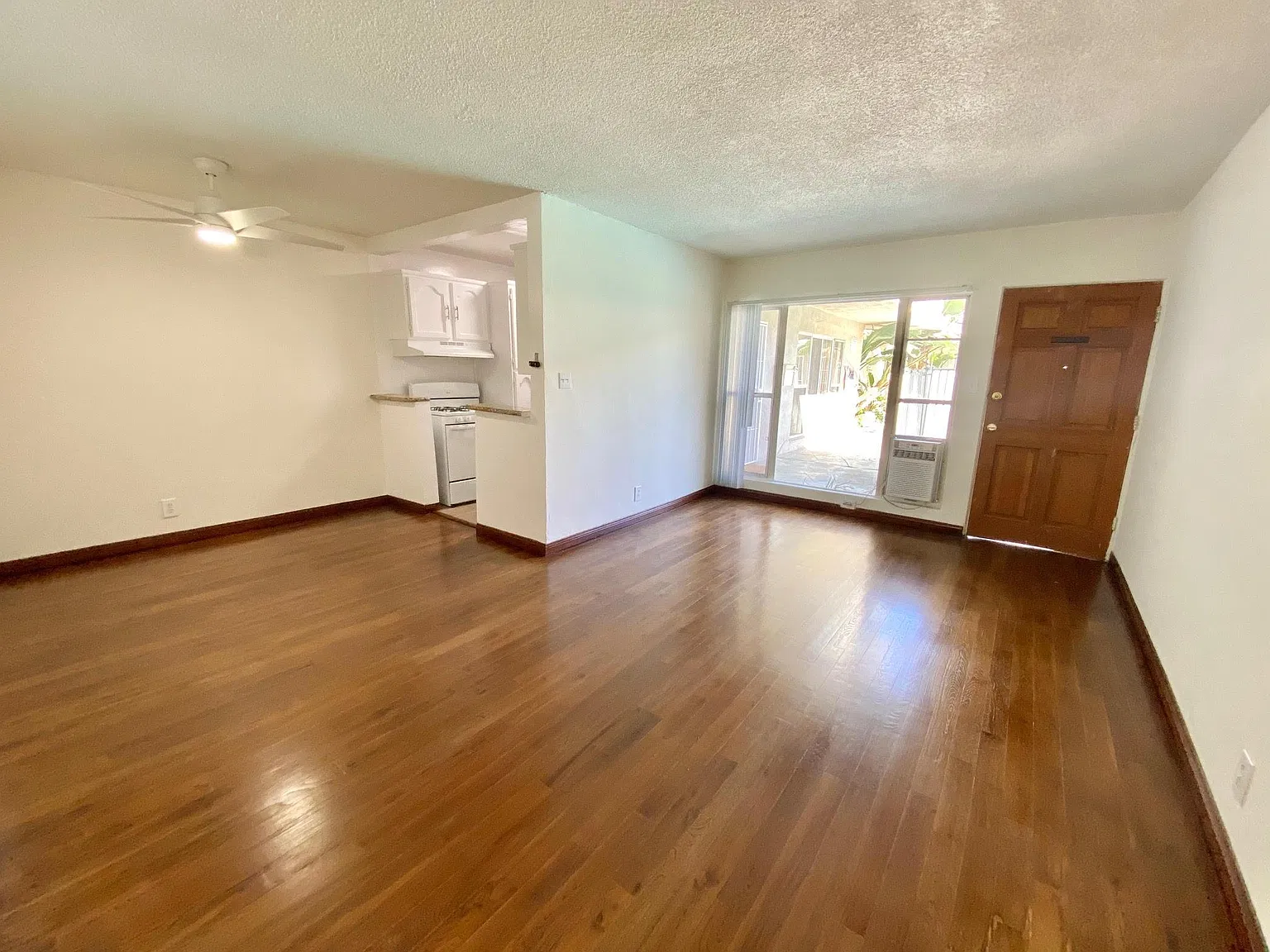 1427 N Gardner St — Photo 4