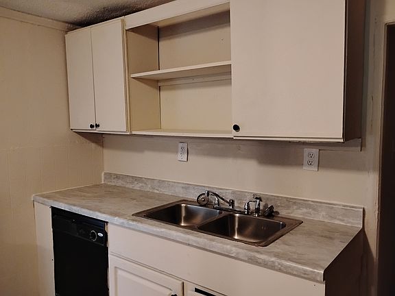 NEW KITCHEN COUNTER TOP AND SINK, NEWLY PAINTED CABINETS AND KITCHEN WALLS, NICE DISHWASHER