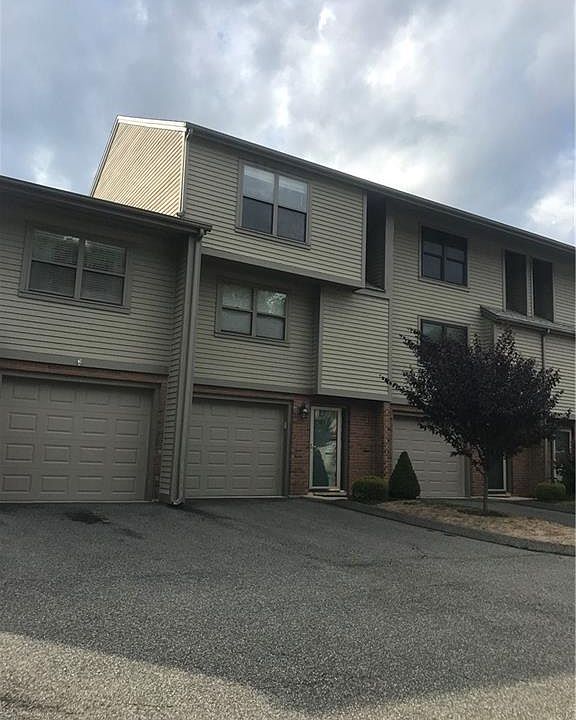 1st image of 122 Metacomet Drive #121
