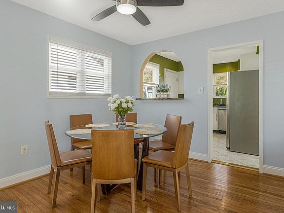 4th image of 224 University Blvd E