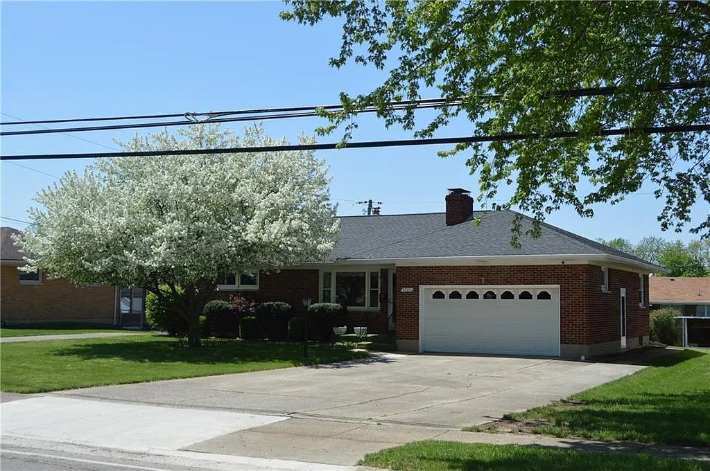 4725 Middle Urbana Rd photo 1