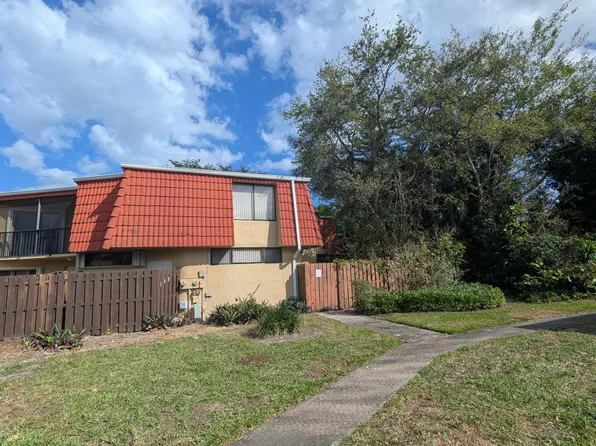 22970 Oxford Pl APT D, Boca Raton, FL 33433