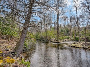 2268 Hillcrest Dr, Pocono Pines, PA